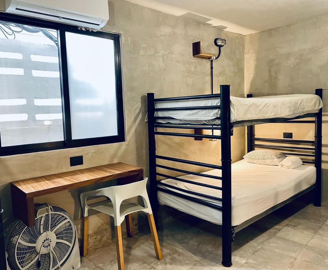 Moloch Hostel & Suites Канкун Екстер'єр фото